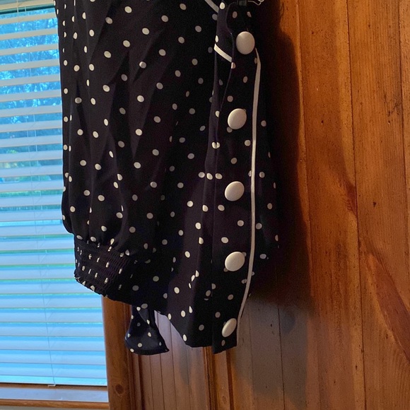 Polkadot off the shoulder 100% polyester with buttons on the side - Picture 6 of 10